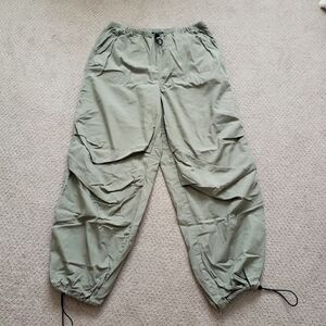 Green parachute pants XS/4